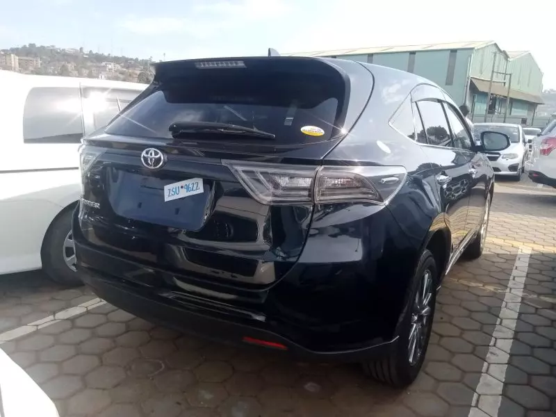 Toyota Harrier   - 2017