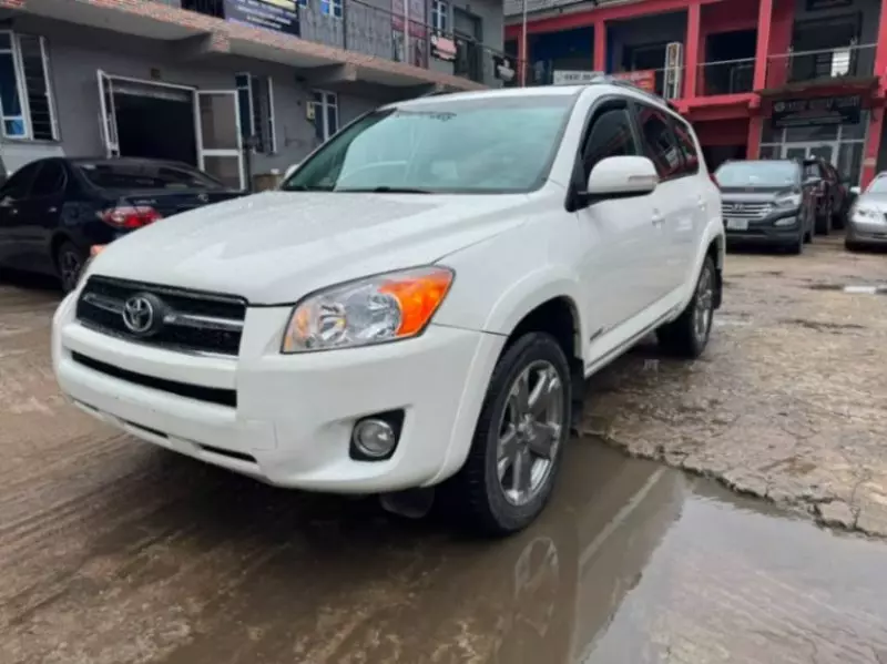 TOYOTA RAV4 - 2010