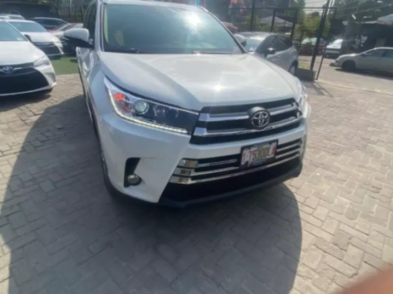 Toyota Highlander   - 2014