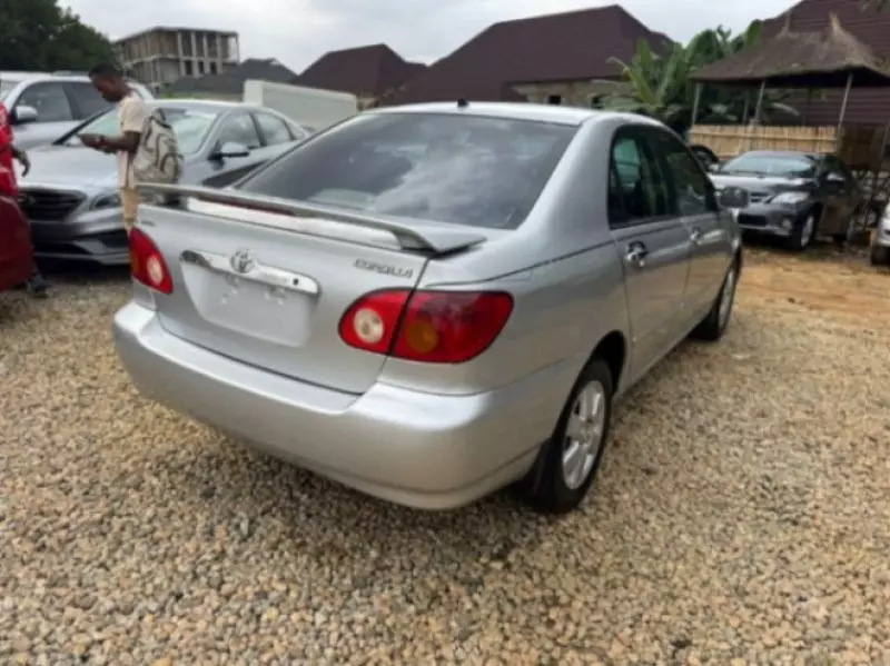 Toyota Corolla   - 2004