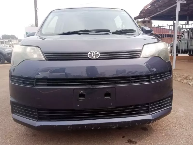 Toyota Spade - 2012