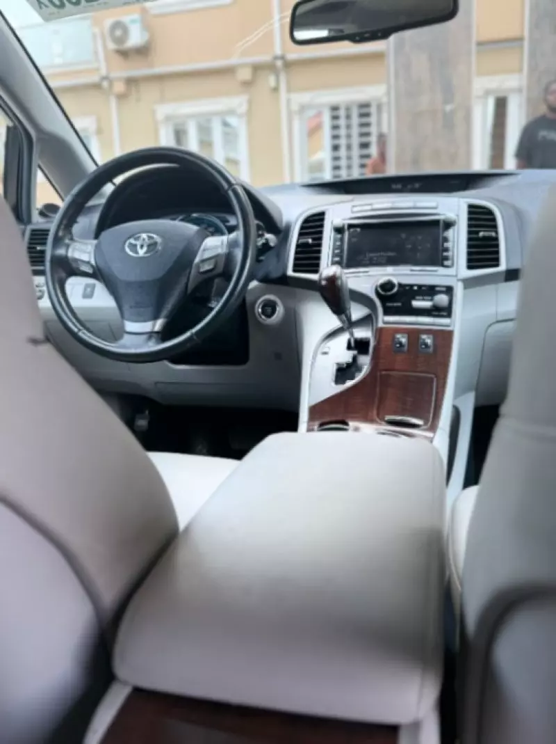 Toyota Venza   - 2012