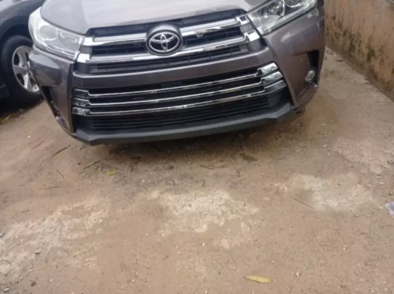 Toyota Highlander   - 2016
