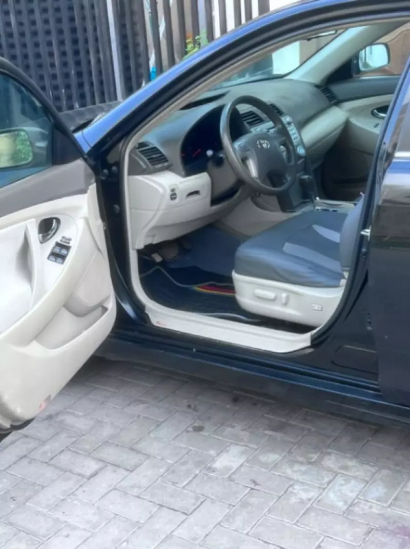 Toyota Camry   - 2009
