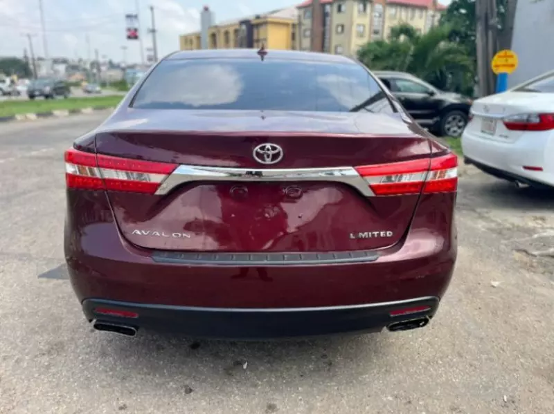 Toyota Avalon   - 2013