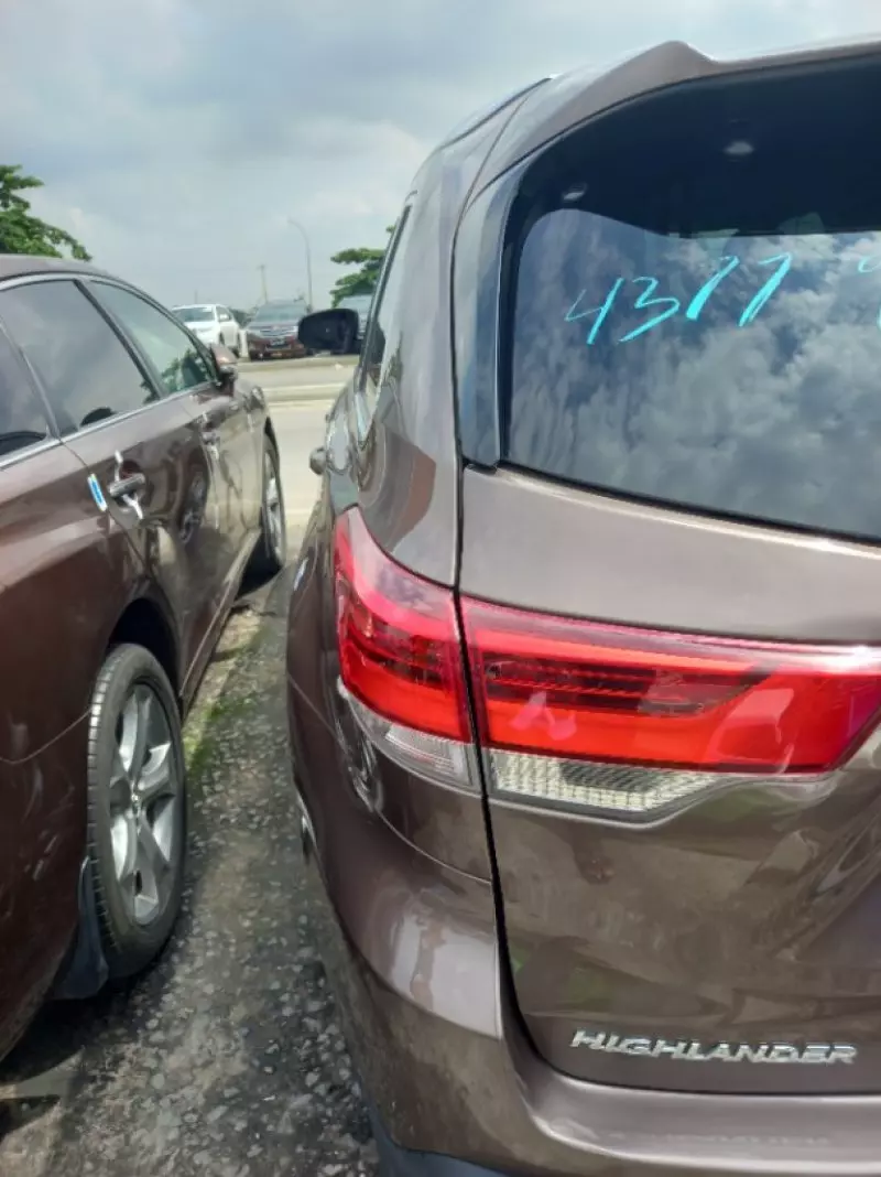 Toyota Highlander   - 2018