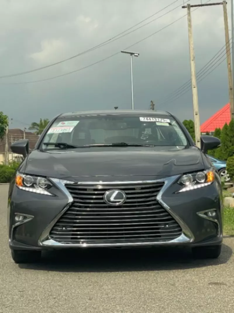 Lexus ES   - 2014