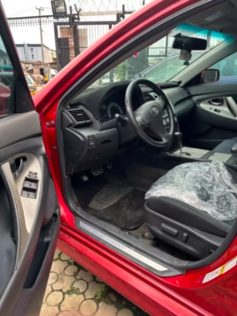 TOYOTA Camry - 2010