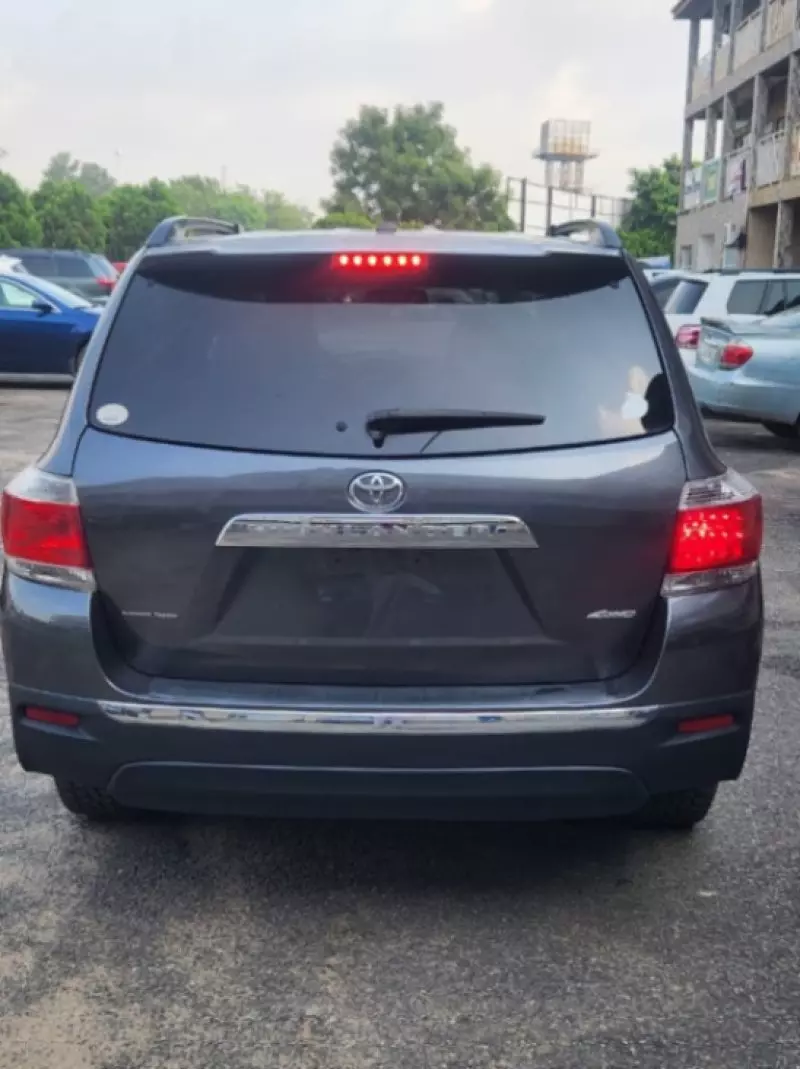 Toyota Highlander   - 2012