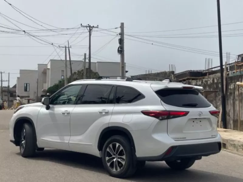 Toyota Highlander   - 2022