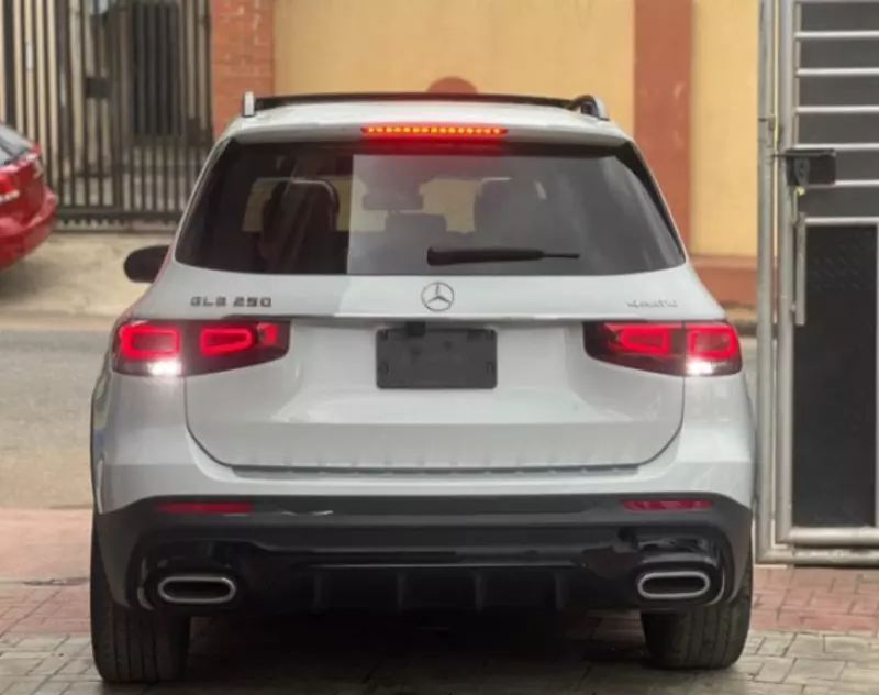 Mercedes-Benz GLB 250   - 2022