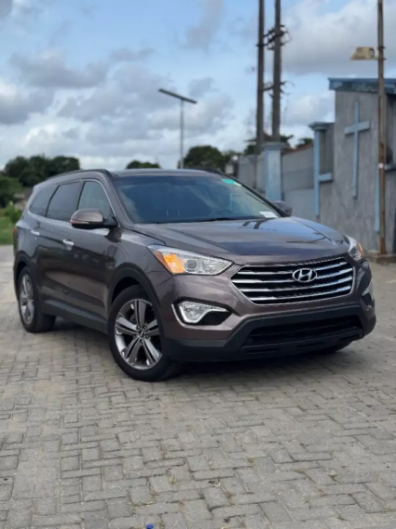 Hyundai Santa Fe   - 2015