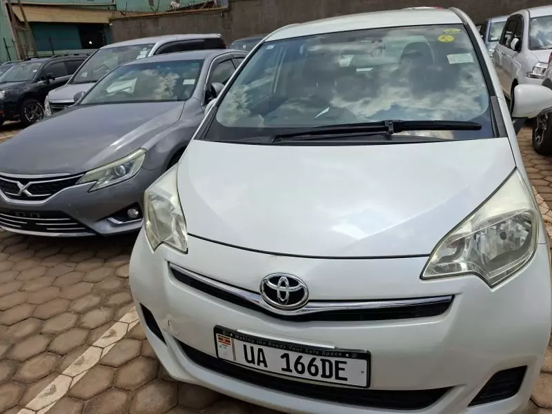 Toyota Ractis   - 2012