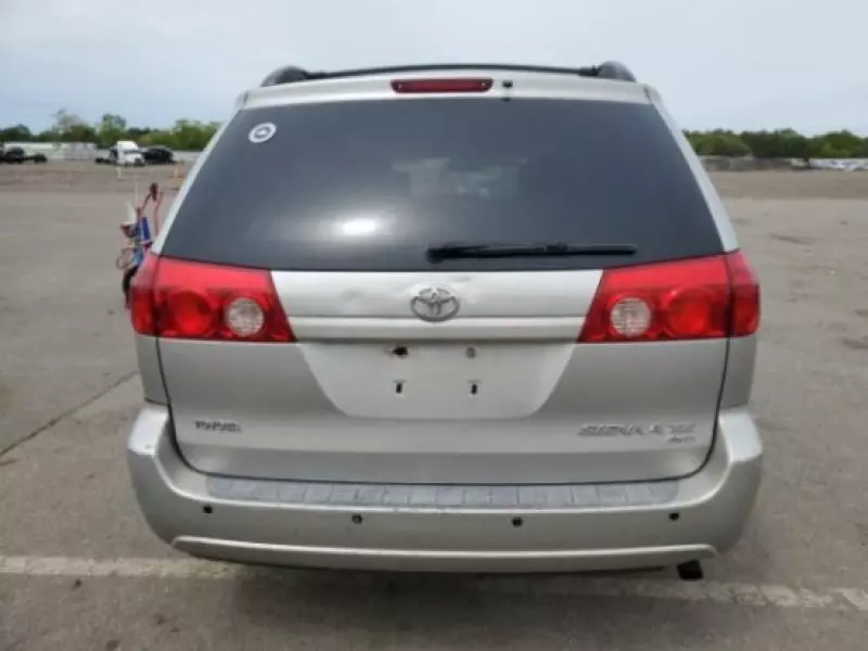 Toyota Sienna   - 2006
