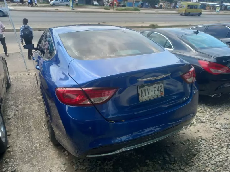 Chrysler 200   - 2016