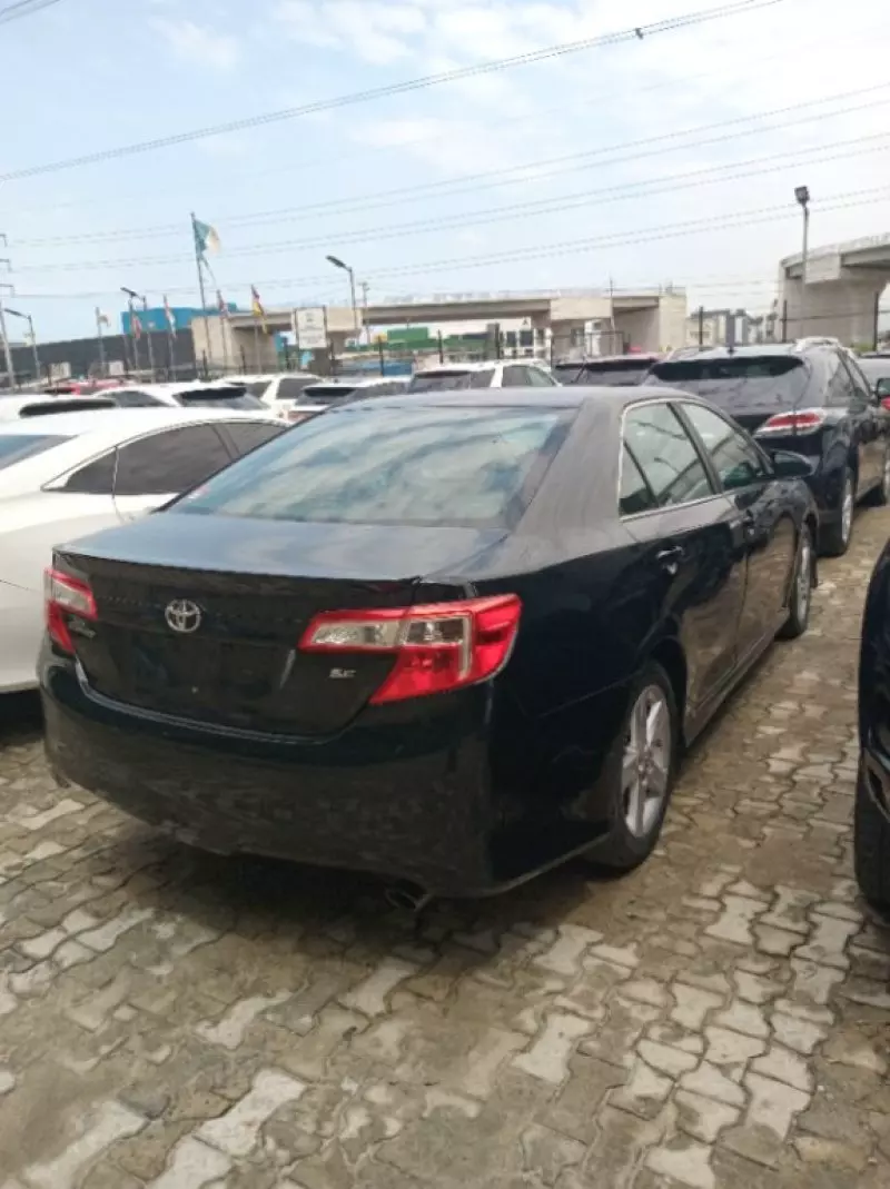 Toyota Camry   - 2013