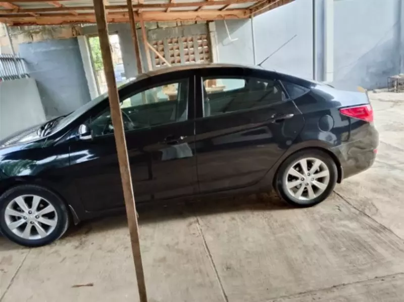 Hyundai Accent   - 2012