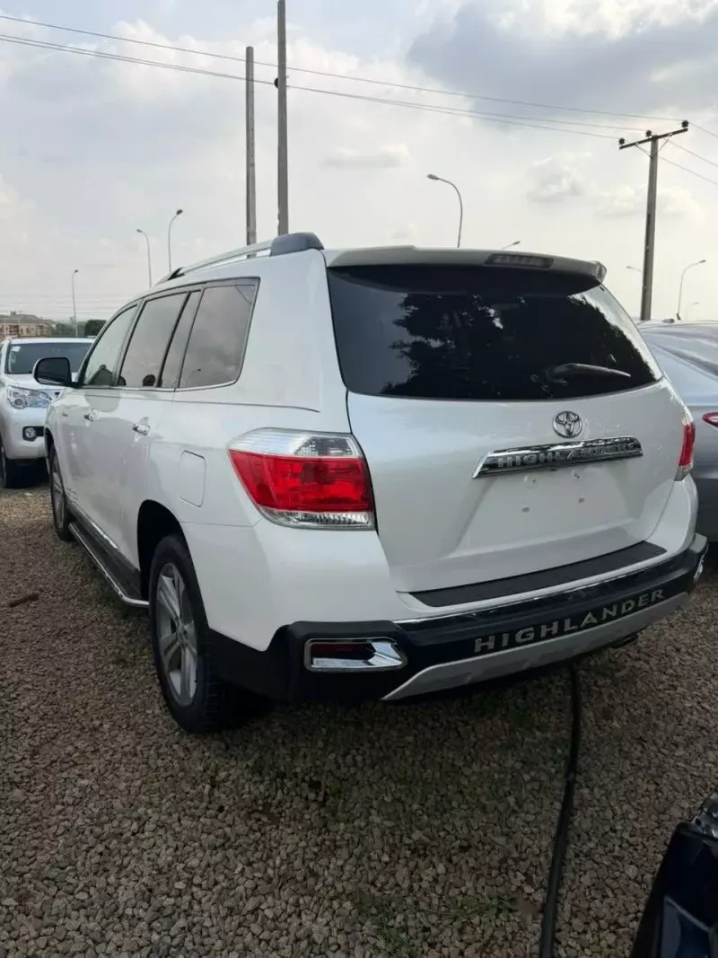 Toyota Highlander   - 2012