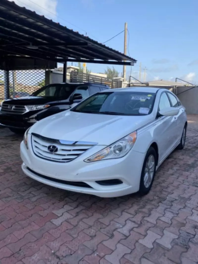 Hyundai Sonata   - 2012