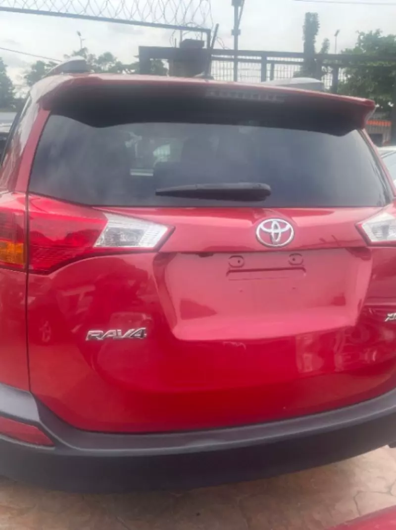 Toyota RAV 4   - 2015