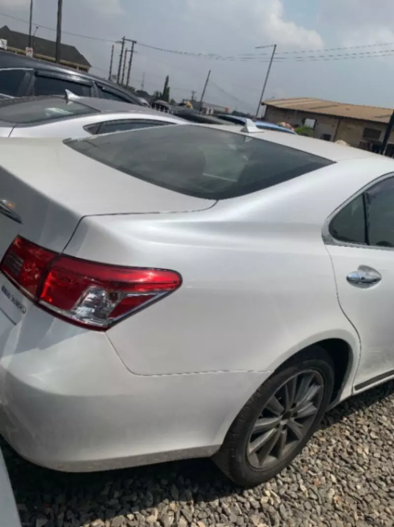 Lexus ES 350   - 2011