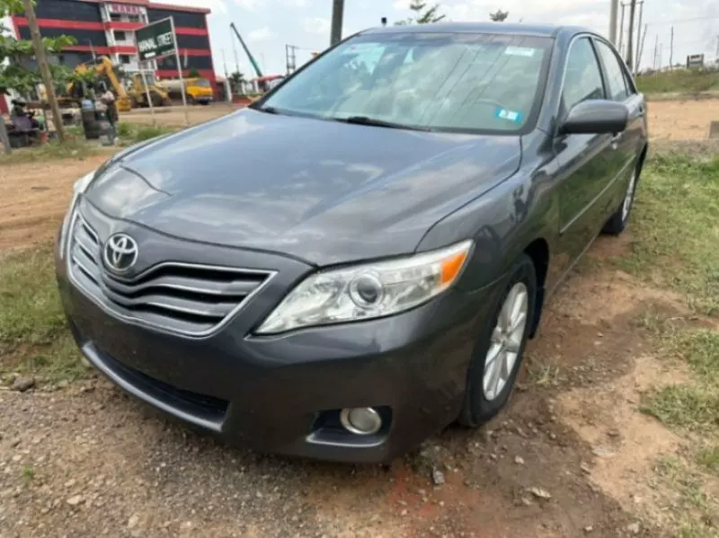 Toyota Camry   - 2011