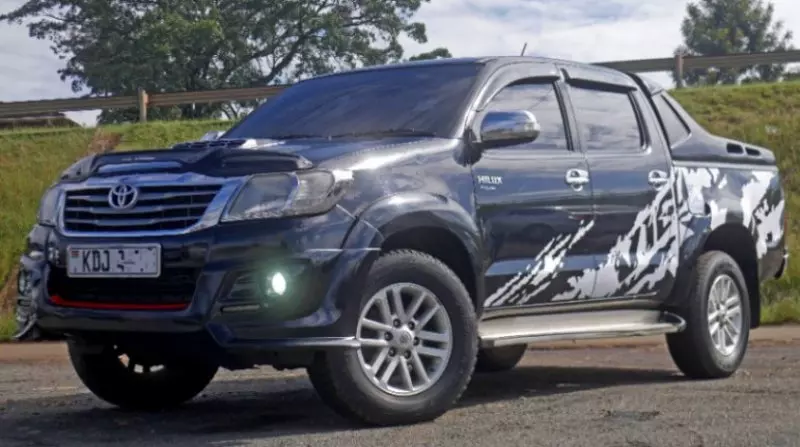 Toyota Hilux   - 2015