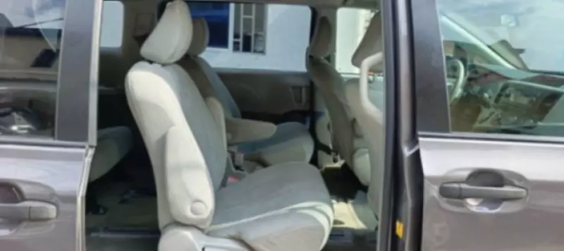 Toyota Sienna   - 2011