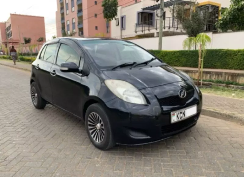 TOYOTA Vitz   - 2010