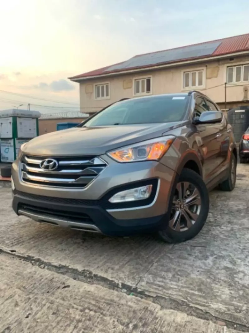 Hyundai Santa Fe   - 2013