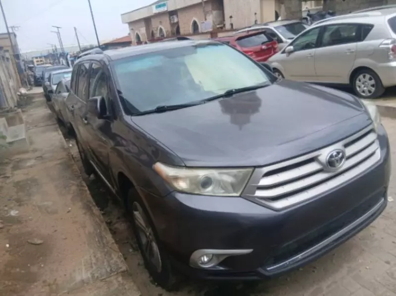 Toyota Highlander   - 2012