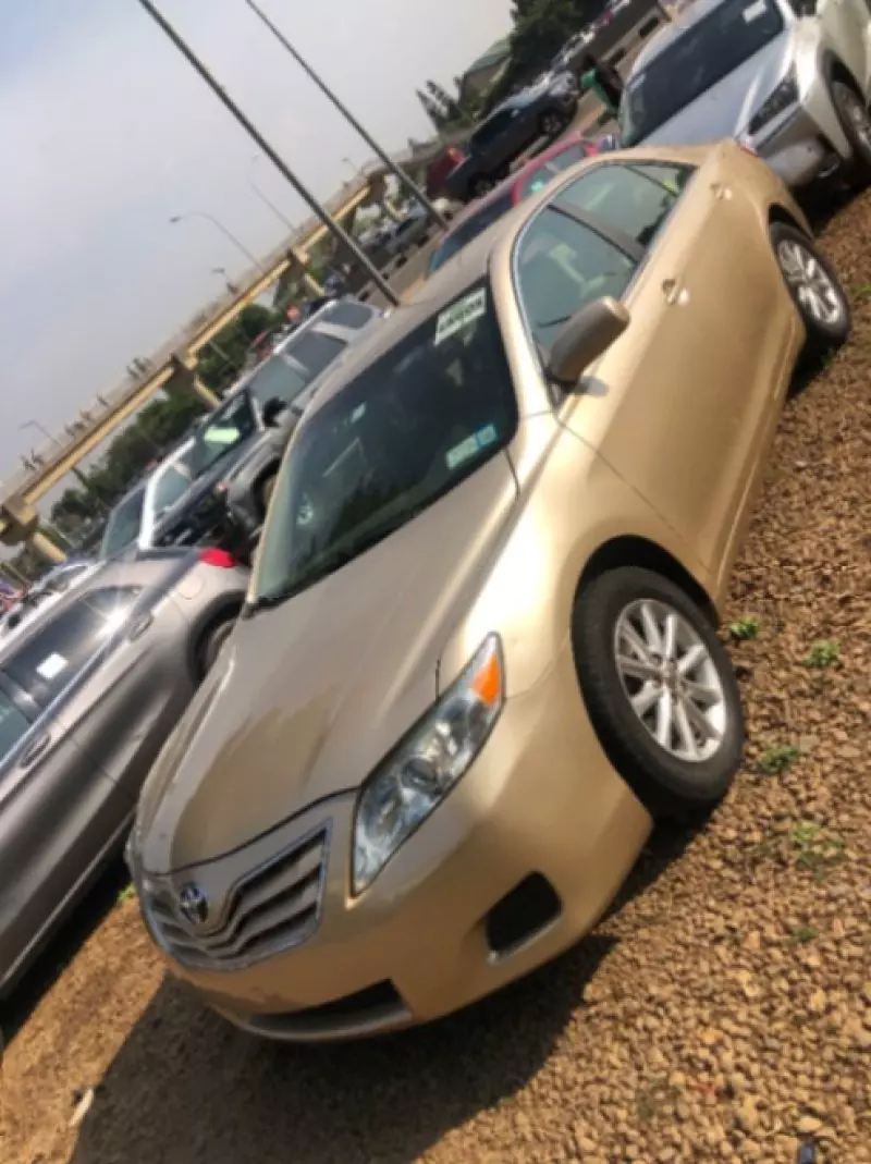 Toyota Camry   - 2011