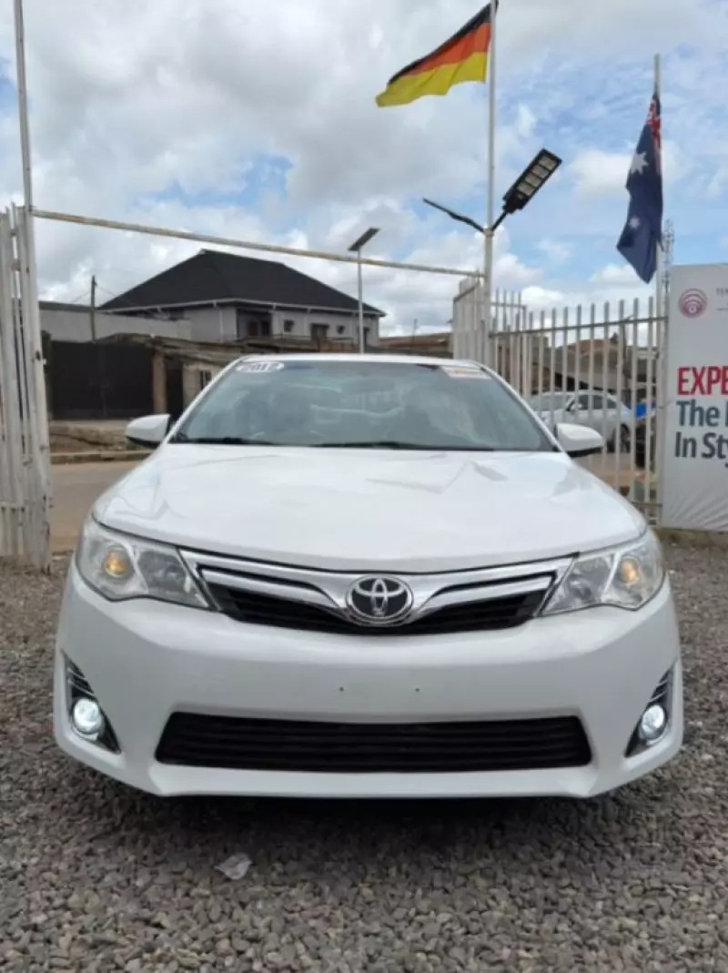 TOYOTA Camry - 2012