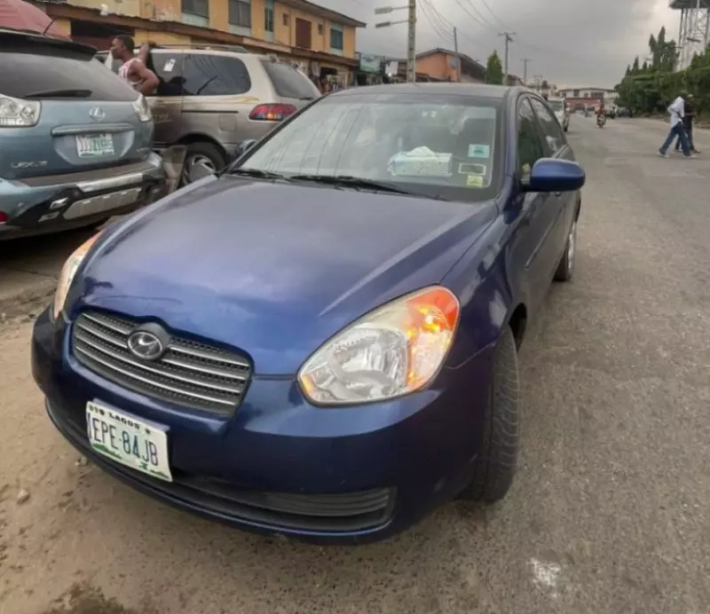 Hyundai Accent   - 2010