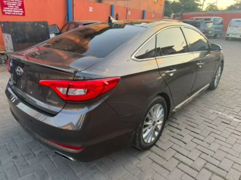Hyundai Sonata   - 2015