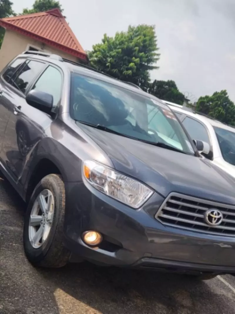 Toyota Highlander   - 2010