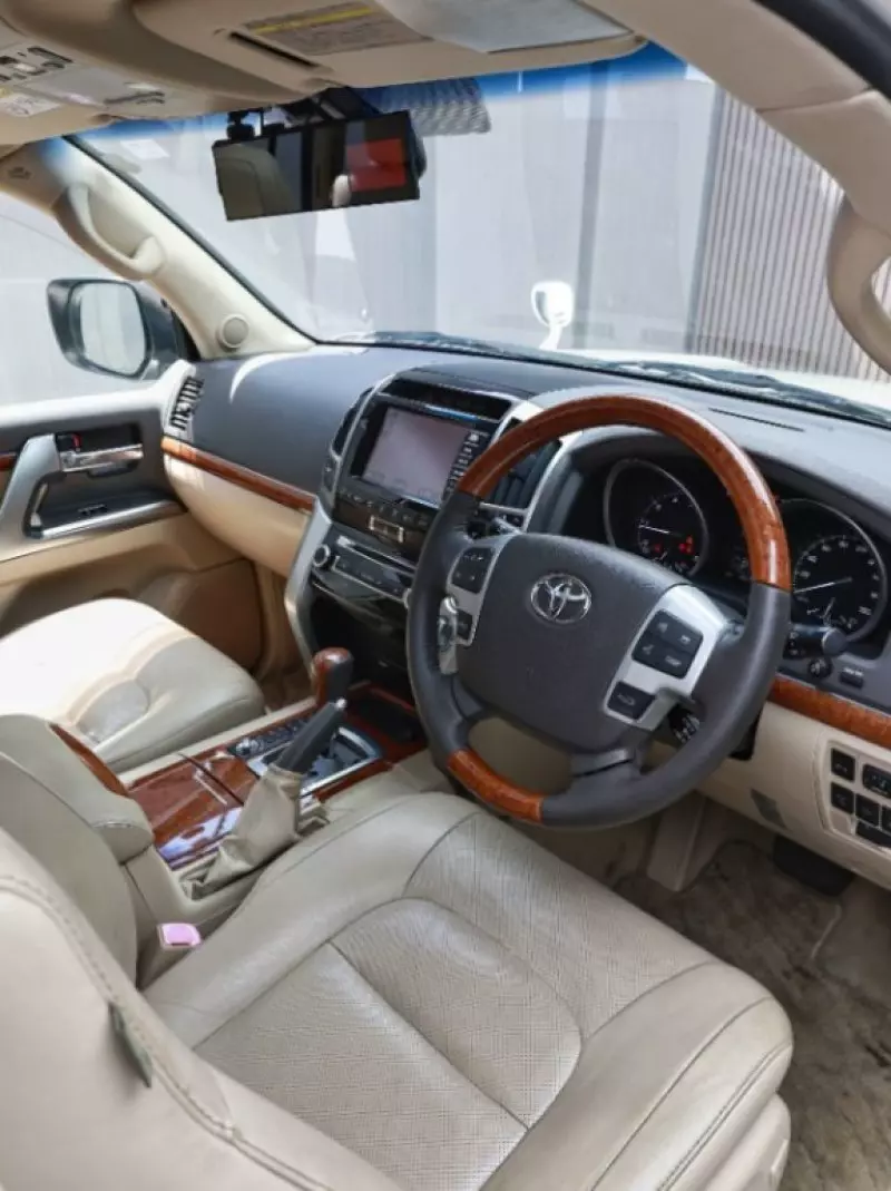 TOYOTA Landcruiser  V8   - 2016