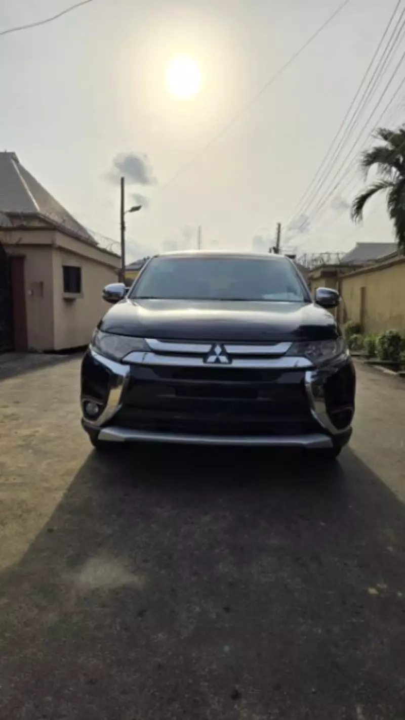 Mitsubishi Outlander   - 2016