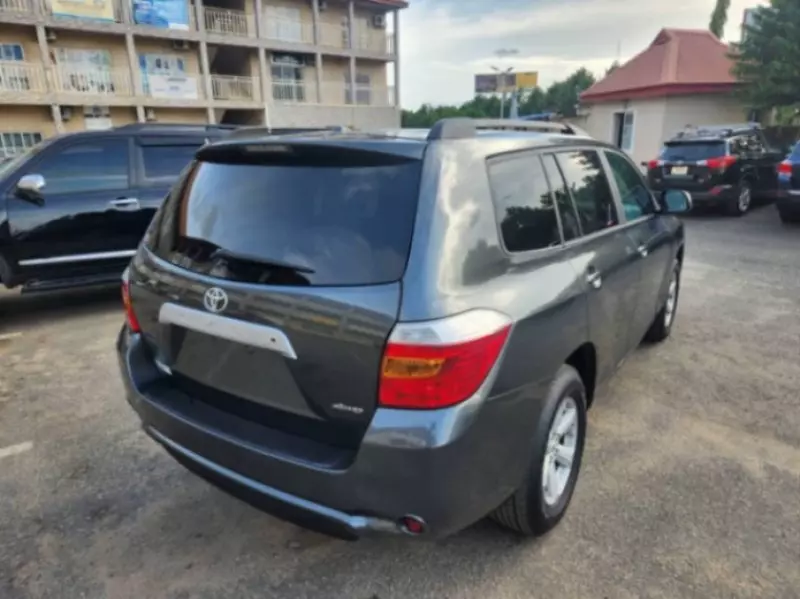 Toyota Highlander   - 2010