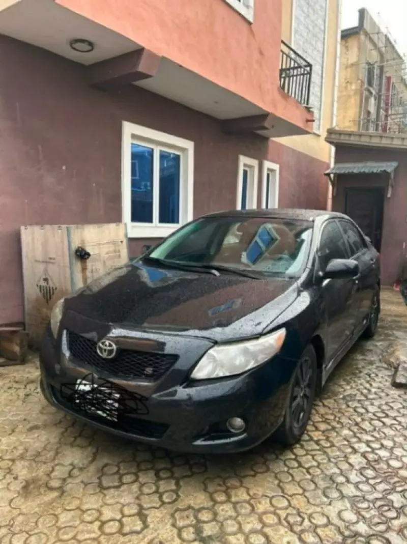 TOYOTA Corolla - 2010