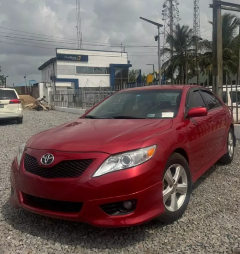 TOYOTA Camry   - 2010