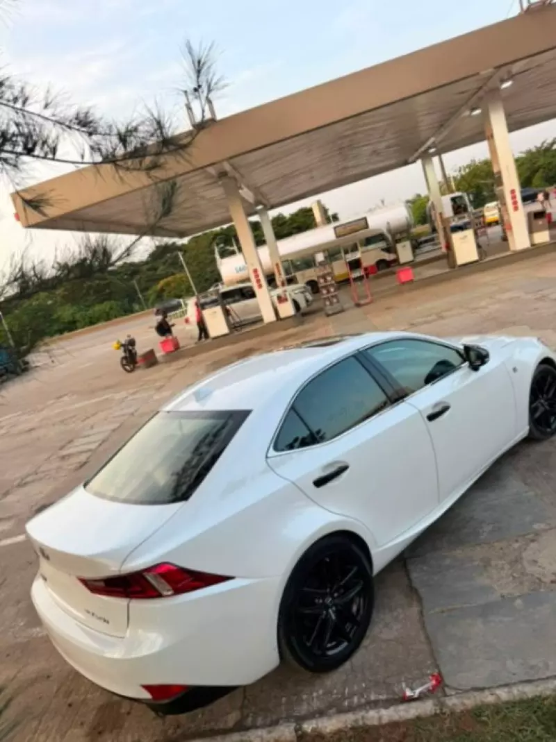 Lexus IS   - 2015