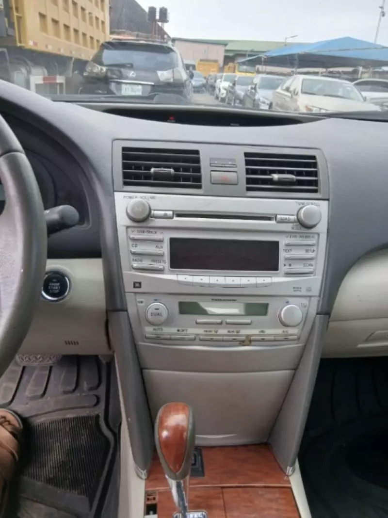 TOYOTA Camry   - 2010
