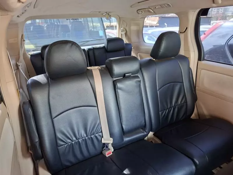 Toyota Alphard   - 2010