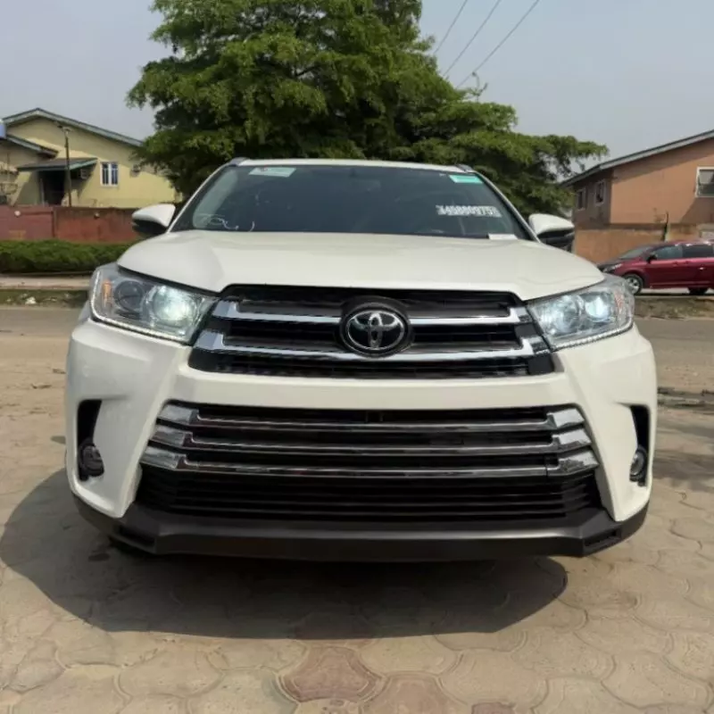 Toyota Highlander   - 2016