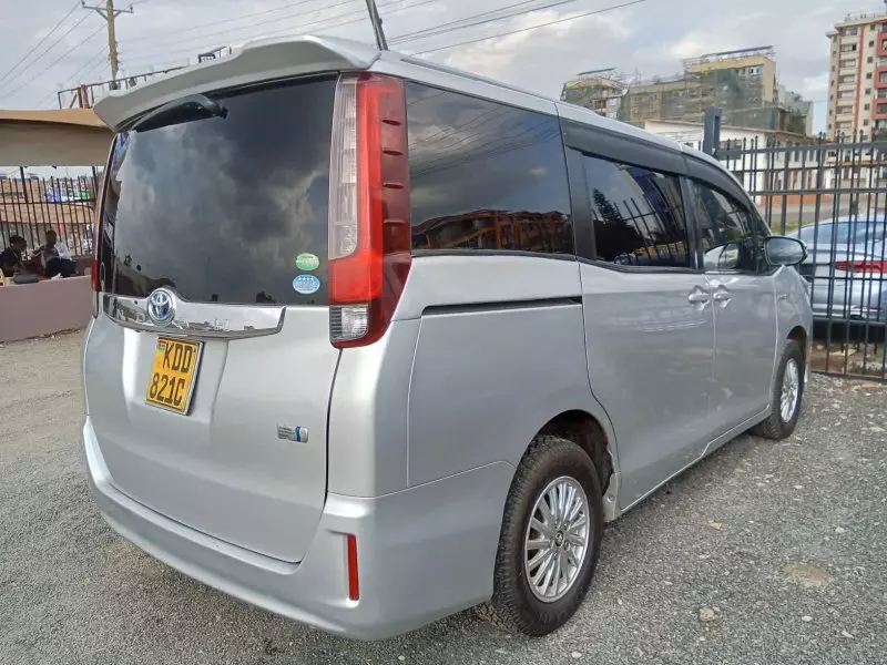 Toyota Noah Hybrid   - 2014