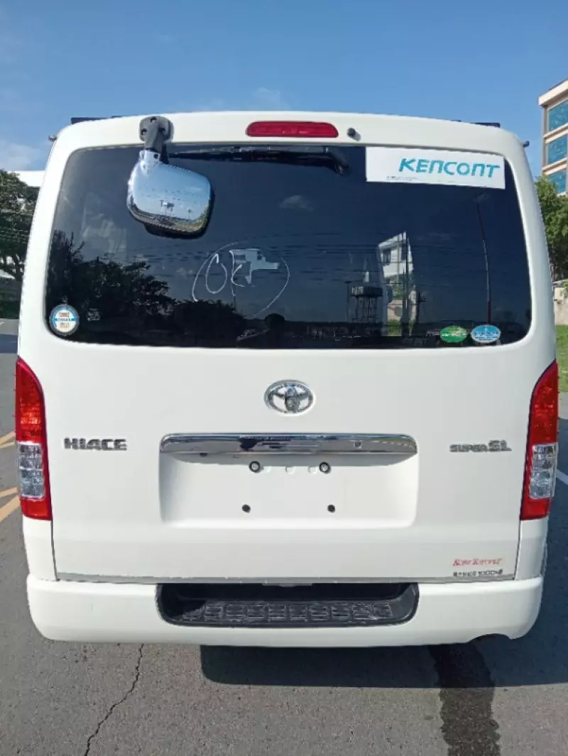 Toyota Hiace   - 2018