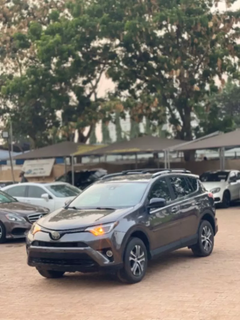 Toyota RAV4   - 2017