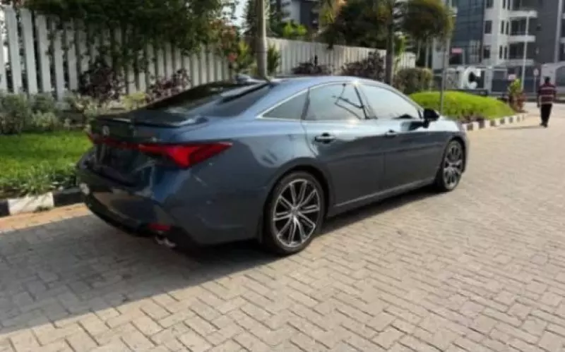 Toyota Avalon   - 2019