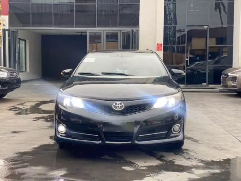 Toyota Camry   - 2012